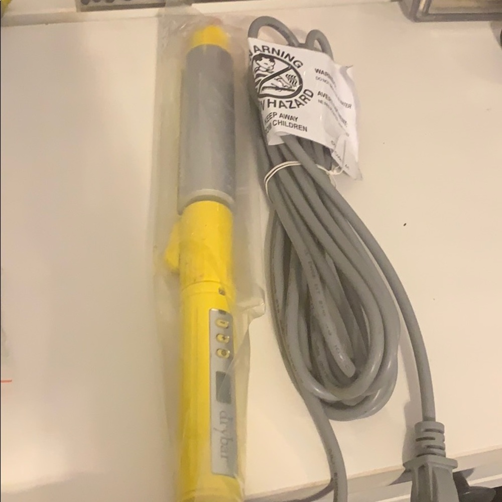 Drybar curling iron